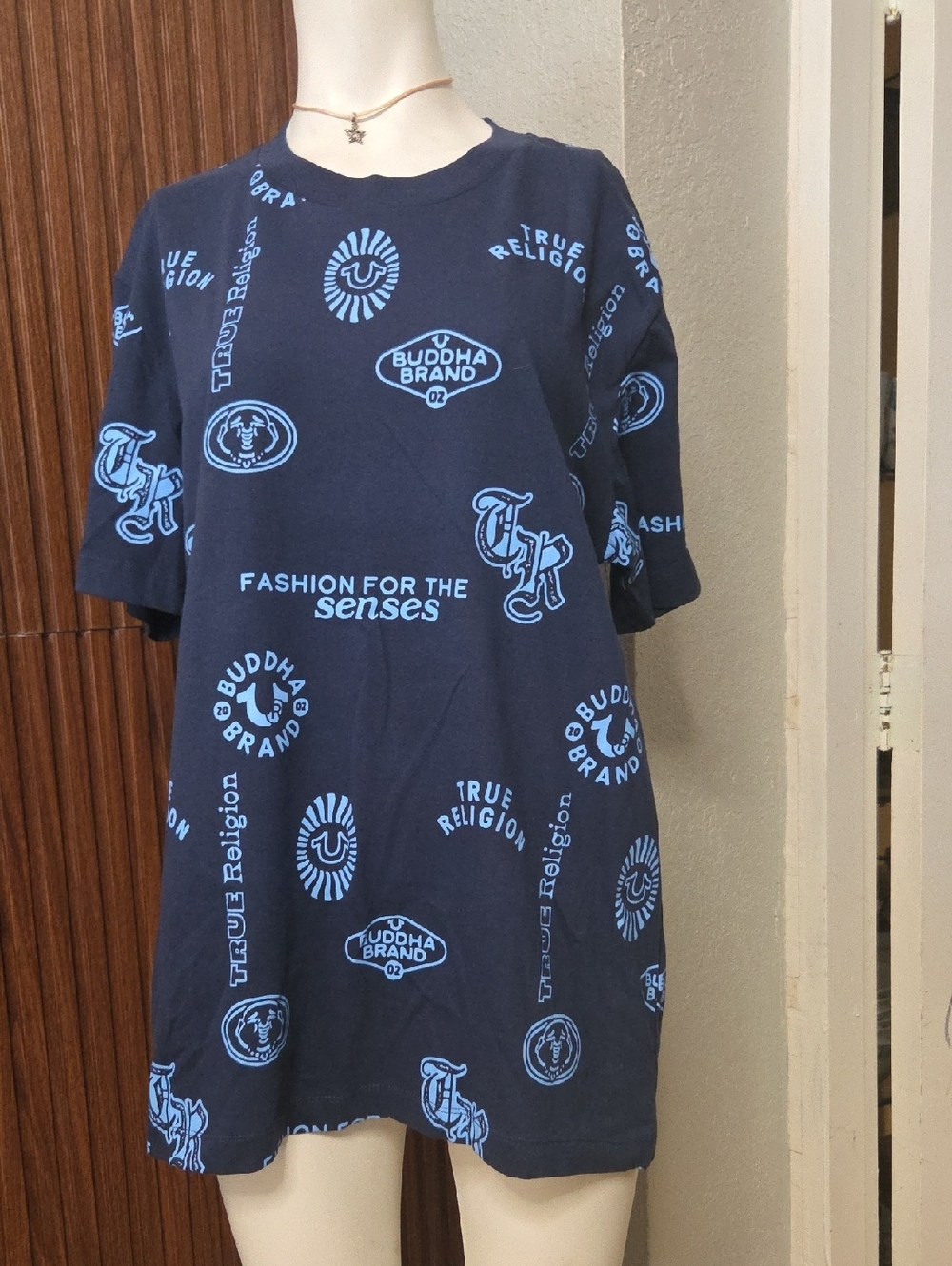 True Religion Men’s Navy Graphic T-Shirt | Short Sleeve Logo Tee. Medium Sz[1026